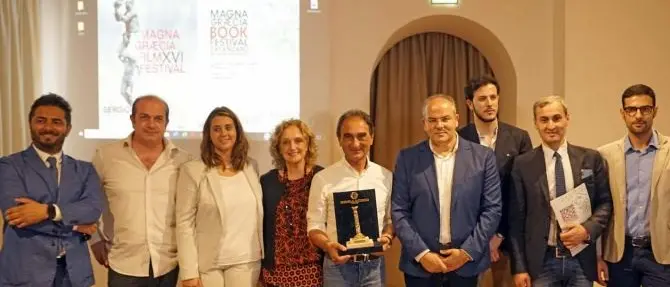 La colonna d’oro di Affidato per i vincitori del Magna Graecia film festival