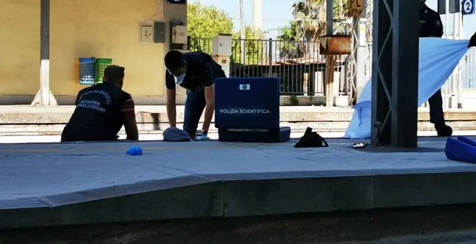 Travolto e ucciso da un treno in corsa, tragedia a Reggio Calabria