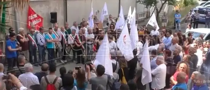 «L'ospedale di Polistena sta morendo». I cittadini scendono nuovamente in piazza