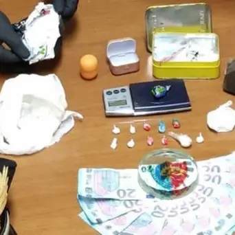 Spaccio di droga, arrestati due giovani nel Cosentino