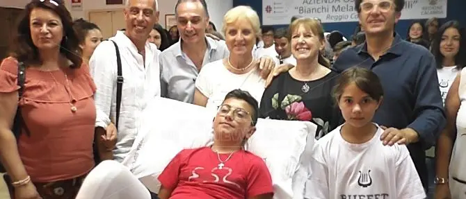 All'ospedale di Reggio un concerto per Gerardo, ricoverato dopo un incidente