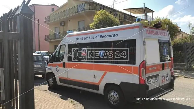 L'ufficio postale nel container, malore per una impiegata