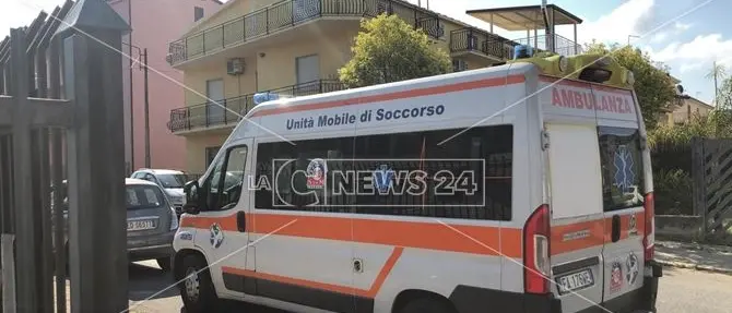 L'ufficio postale nel container, malore per una impiegata