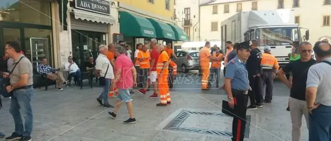 Caos stipendi a Cosenza, protestano anche le cooperative comunali