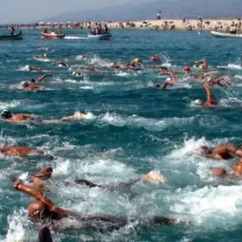 Traversata solidale dello Stretto, in acqua anche tre atleti di Praia