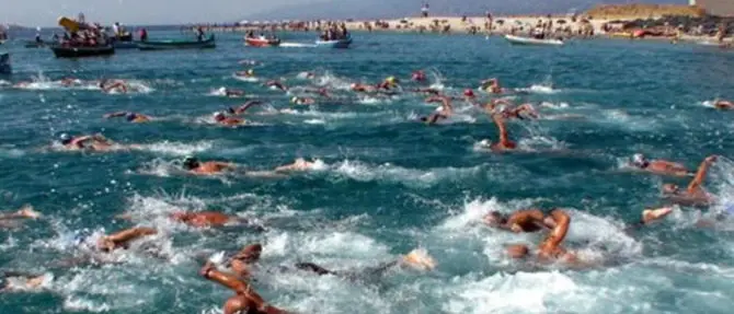 Traversata solidale dello Stretto, in acqua anche tre atleti di Praia