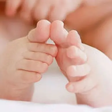 Muore a 5 mesi in ospedale, un testimone: «I medici omisero l’esito degli esami»