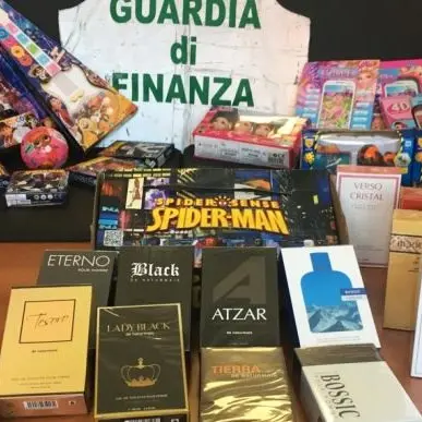 Prodotti contraffatti, oltre 100mila articoli sequestrati a Lamezia