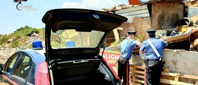 Lamezia, saccheggiano un ripetitore e nascondono la refurtiva nel campo rom