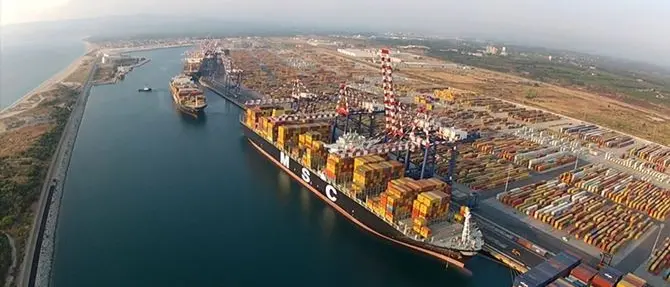 Nuove gru dalla Cina in arrivo al porto di Gioia Tauro, demolite quelle obsolete