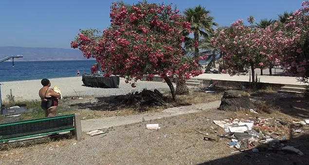 Degrado al lido comunale di Reggio, per il centrodestra «ennesima falcomatata»