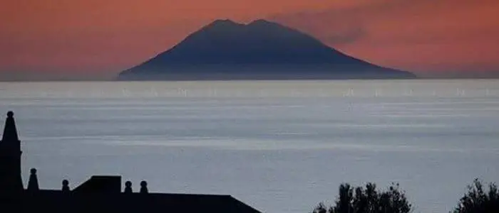 Stromboli, il vulcano che guarda Tropea. I racconti di chi è scappato dall’eruzione