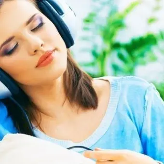 Ascoltare la musica preferita riduce lo stress e migliora l’umore