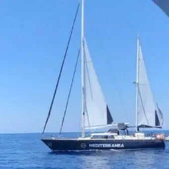 Migranti, sbarco negato a Mediterranea. Salvini: «Malta disposta ad accoglierli»