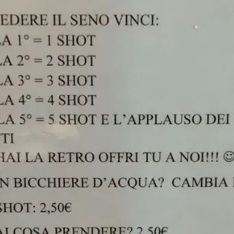 «Se fai vedere il seno bevi gratis»: polemica sul cartello esposto in un bar