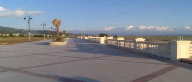 Nocera, in stato di ebbrezza semina il panico tra i bagnanti: bloccato