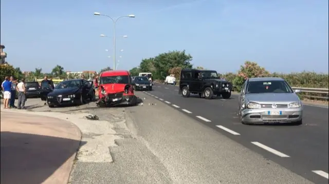 Incidente sulla statale 106 a Caulonia, tre feriti