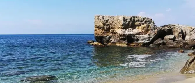 Quel mare sporco che mette a rischio la stagione turistica a Briatico