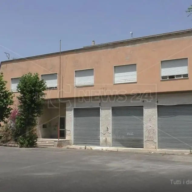 L'ex caserma dei vigili del fuoco, un edificio che cade a pezzi nel cuore di Rossano