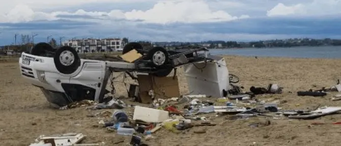 La furia del tornado provoca 6 morti e 30 feriti in Grecia