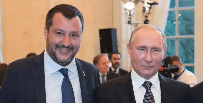 Il caso dei fondi russi alla Lega, Salvini: «Mai preso un rublo, un euro o un litro di vodka»