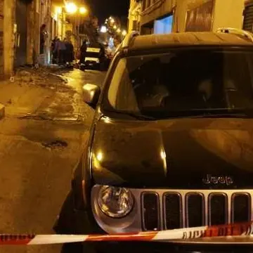 Alla guida di un suv falcia due bambini sull’uscio di casa, uno muore