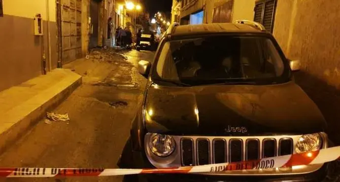 Alla guida di un suv falcia due bambini sull’uscio di casa, uno muore