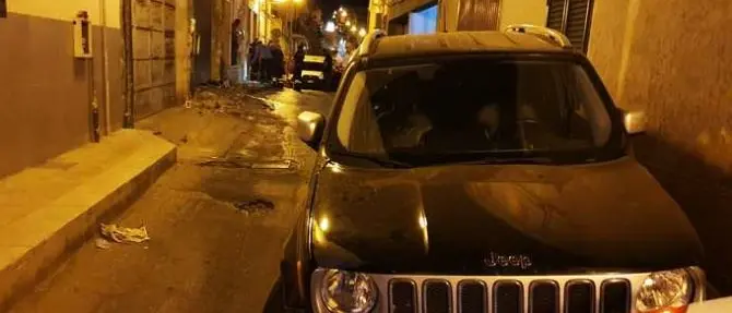 Alla guida di un suv falcia due bambini sull’uscio di casa, uno muore