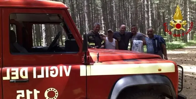 Si perdono tra i boschi della Sila, rintracciati dai vigili del fuoco