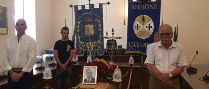 Roccella Jonica tributa l’ultimo saluto a Domenico Bova