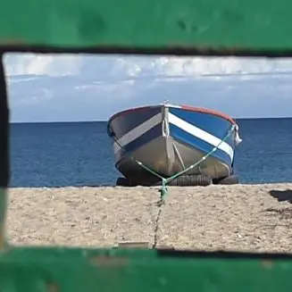 Sfrattati dalla spiaggia, i pescatori di Schiavonea ora finiscono in tribunale