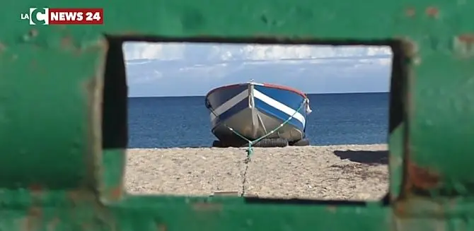 Sfrattati dalla spiaggia, i pescatori di Schiavonea ora finiscono in tribunale