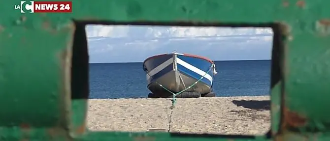 Sfrattati dalla spiaggia, i pescatori di Schiavonea ora finiscono in tribunale