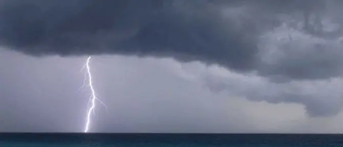 Violenti temporali e temperature in picchiata, in Calabria brusco stop all’estate