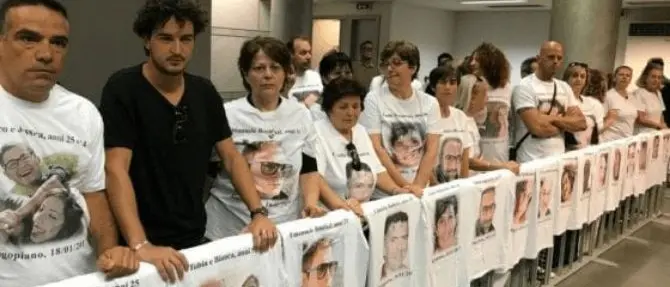 Tragedia Rigopiano, udienza rinviata: tensione tra i parenti delle vittime