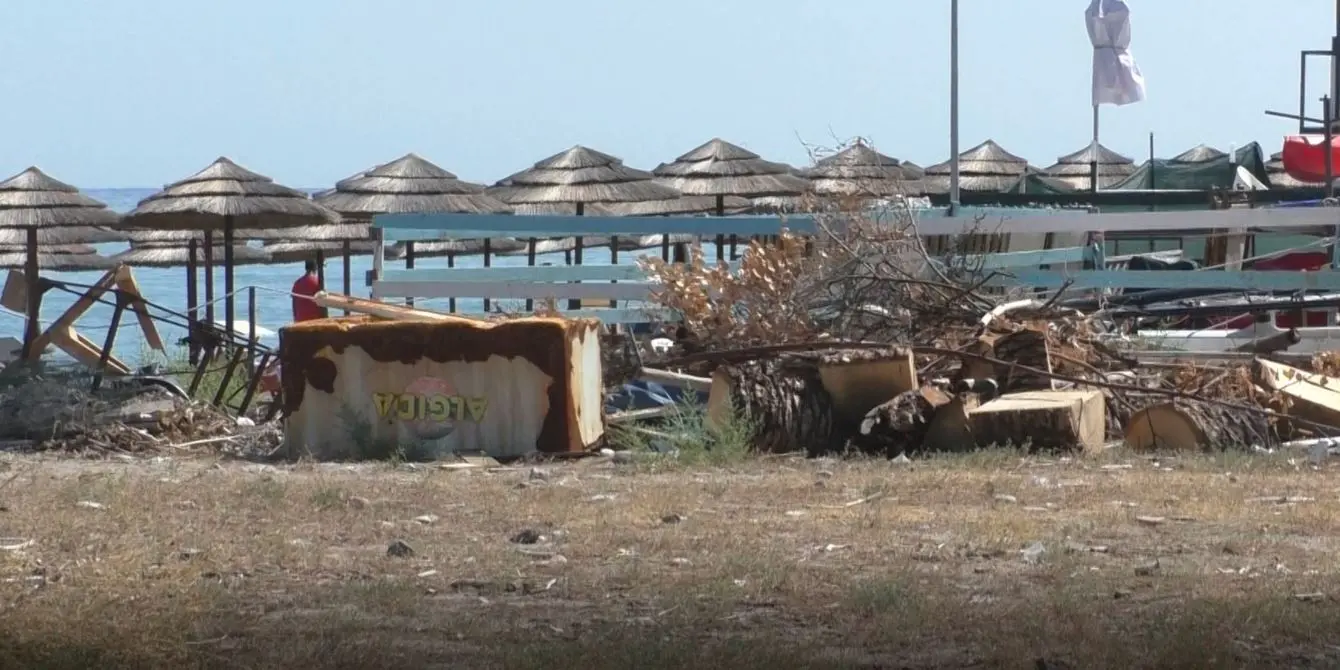 Quella discarica della vergogna sul lungomare di Corigliano-Rossano