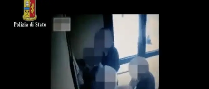 Furbetti del cartellino all'ospedale di Napoli, 62 indagati tra medici e infermieri