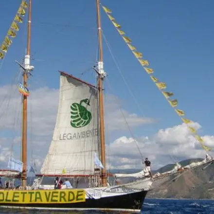 Goletta verde boccia la Calabria: «Metà dei mari fortemente inquinati»