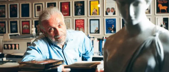 Addio a Luciano De Crescenzo, l'ingegnere-filosofo che raccontò Napoli al mondo