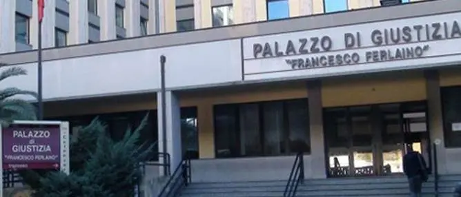 Minaccia la madre con una mannaia, revocati i domiciliari per un 28enne