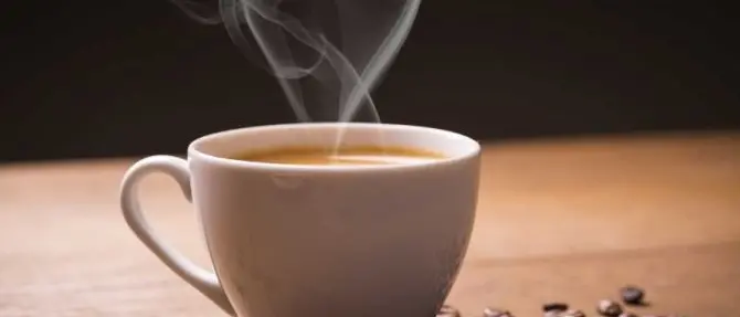 Bere troppi caffè aumenta il rischio di patologie al cuore