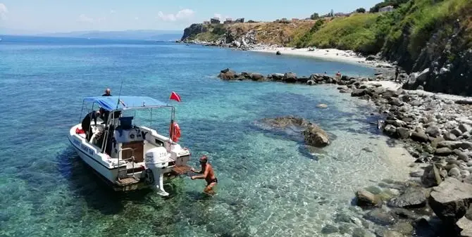 Briatico, via la spazzatura dai fondali grazie ai sub del progetto Carma