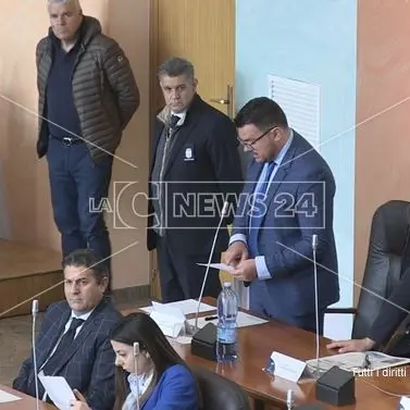 Cosenza, asse in Comune tra la Piattaforma e Fratelli d'Italia