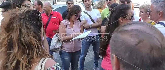 Catanzaro, tirocinanti degli enti locali in piazza: «Chiediamo dignità e lavoro»