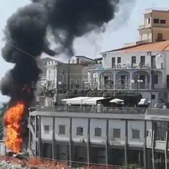 Diamante, incendio nell'area del porto oggetto di bonifica