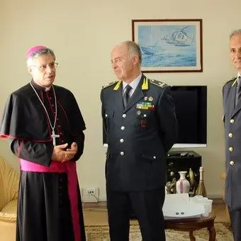 Lamezia, il neo vescovo Schillaci in visita alla Guardia di finanza