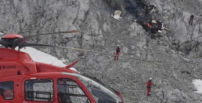 Scontro in volo tra aerei al confine tra Francia e Italia: due morti e un ferito