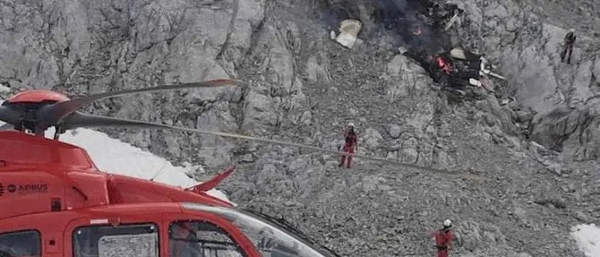 Scontro in volo tra aerei al confine tra Francia e Italia: due morti e un ferito