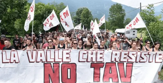 Linea ferroviaria Torino-Lione, “No Tav” in protesta: «Fermeremo i lavori»