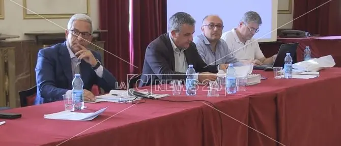 Rifiuti, derby Acri-Castrovillari per ospitare l'ecodistretto Ato di Cosenza